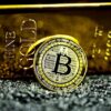 金と銀の丸いコインの写真