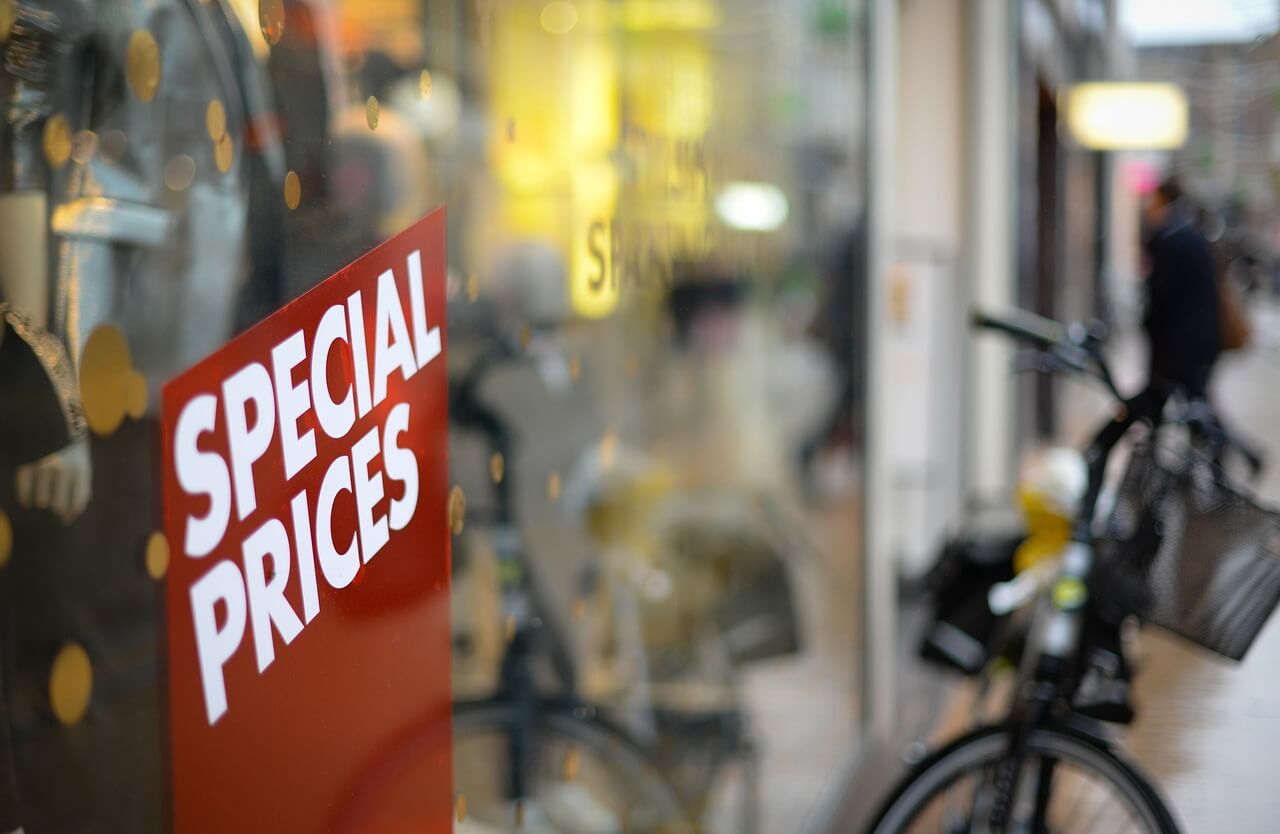 special priceという看板の画像
